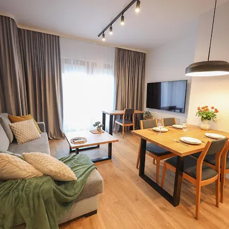 Lew Invest Obok Rynku Glownego, Parking W Cenie * Krakow