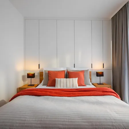 Lew Invest Obok Rynku Glownego, Parking W Cenie * Krakow