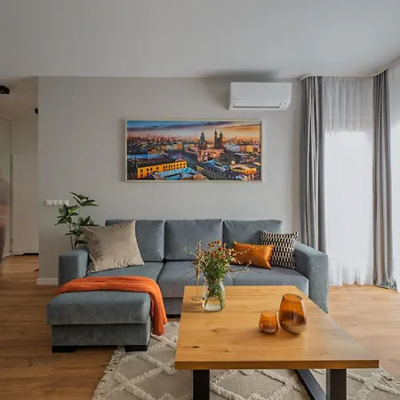 Lew Invest Obok Rynku Glownego, Parking W Cenie Krakow