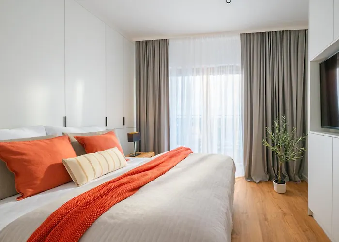 Lew Invest Obok Rynku Głównego *